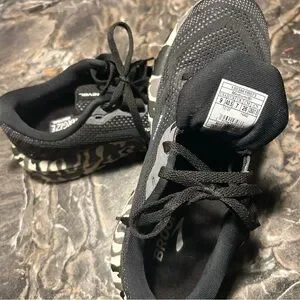 Brooks | Shoes | Brooks Revel 6 Black Camo Running Shoes  display picture 1